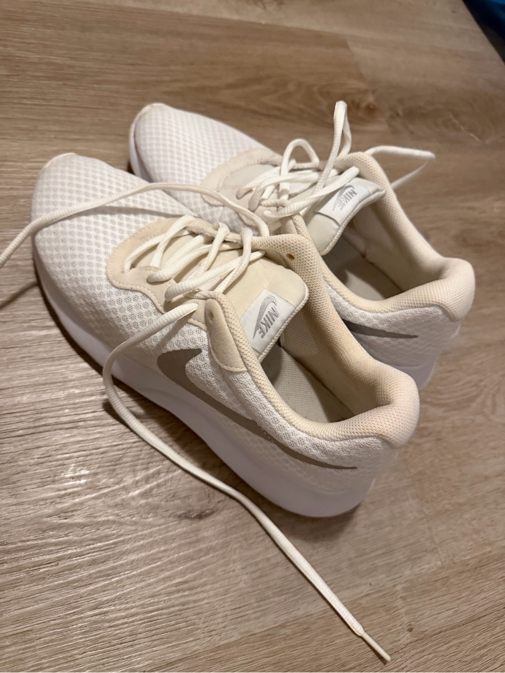 Nike White/Tan Running Sneakers